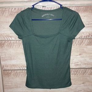 Never worn Aero Seriously Soft short sleeve Tee